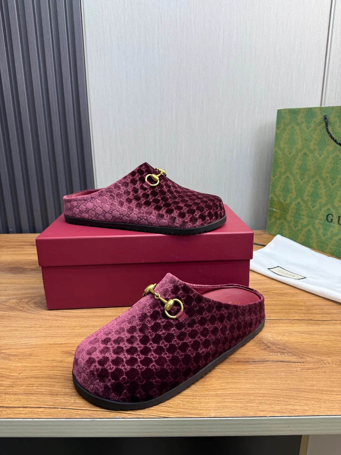 Men's men's shoes💰Pili 420💰Maoli 460💰 ＧＵＣＣＩGucci. Popular couple slippers hot sale🩷💚 🩴Official website one to one production 35-45 size 45 46 🉑️Customized!